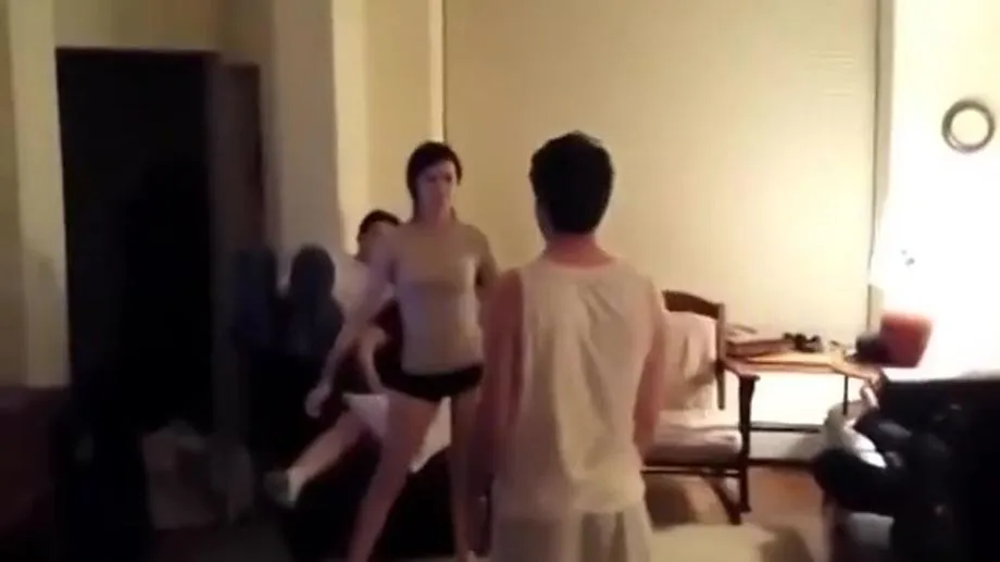 SUPERCHICA DERROTA A UN VARONCITO 