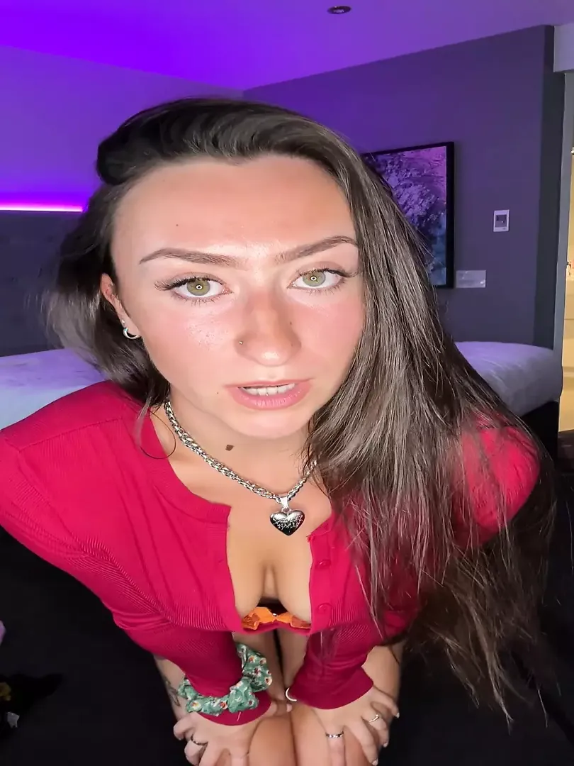 British Te*** Strips and oils herself 
