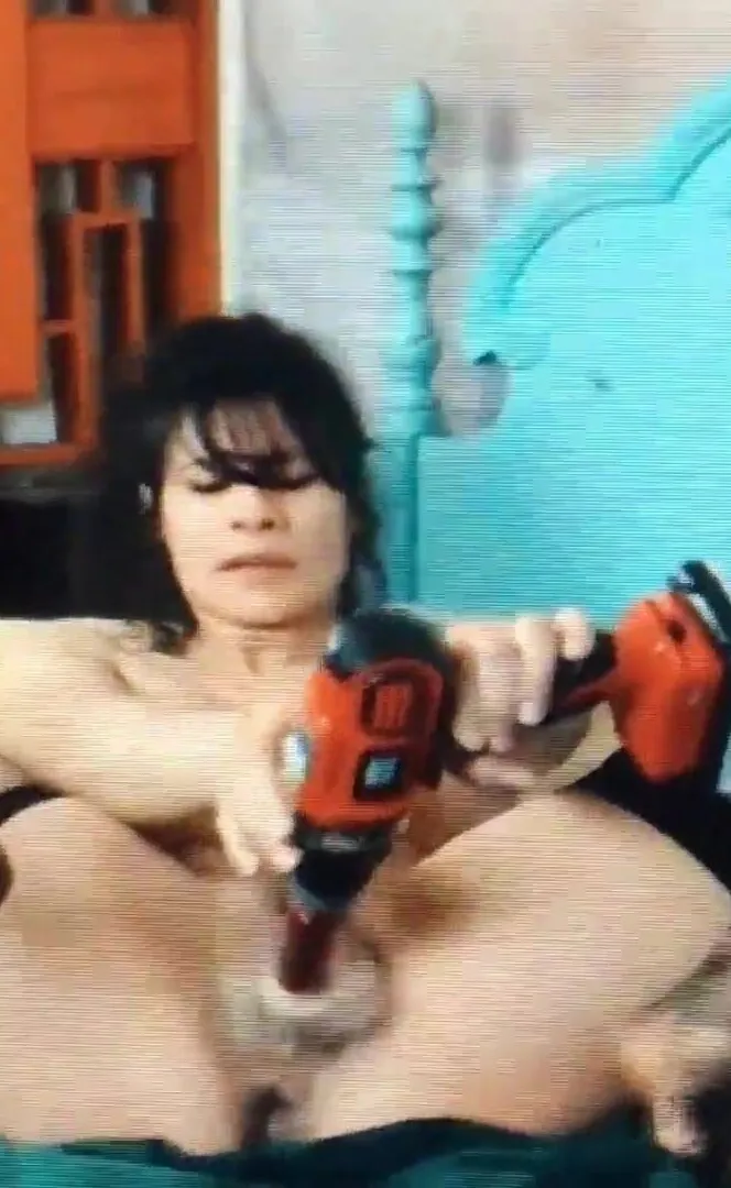 Anal MILF takes on a thick bedpost 
