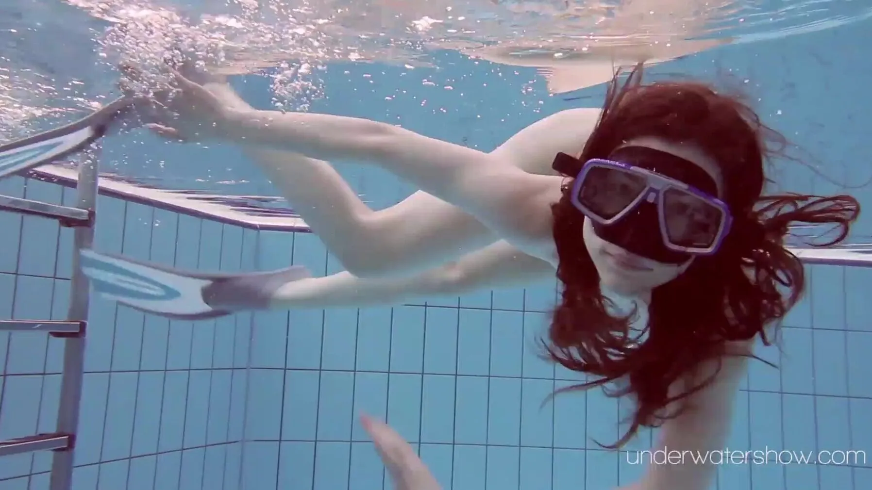 Sexy Roxalana Chech in Wet Scuba Pool Adventure! 