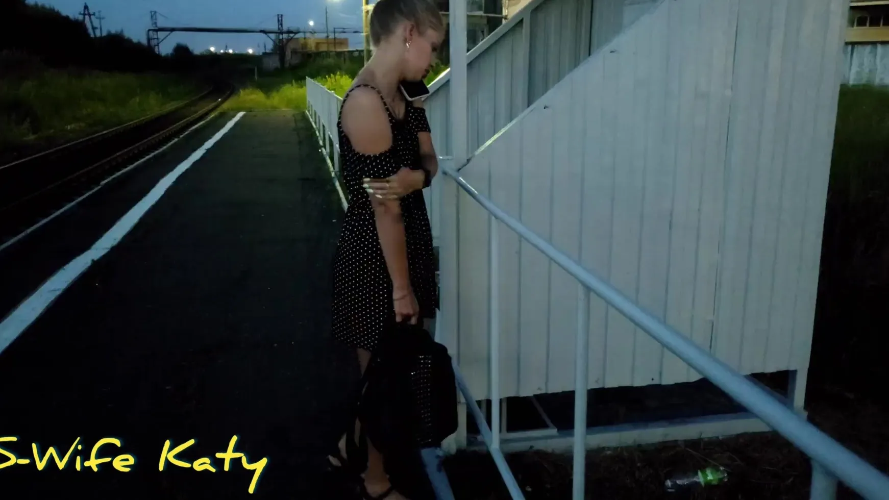 Clueless Babe Waiting for Train Gets Public Fuck and Creampie 