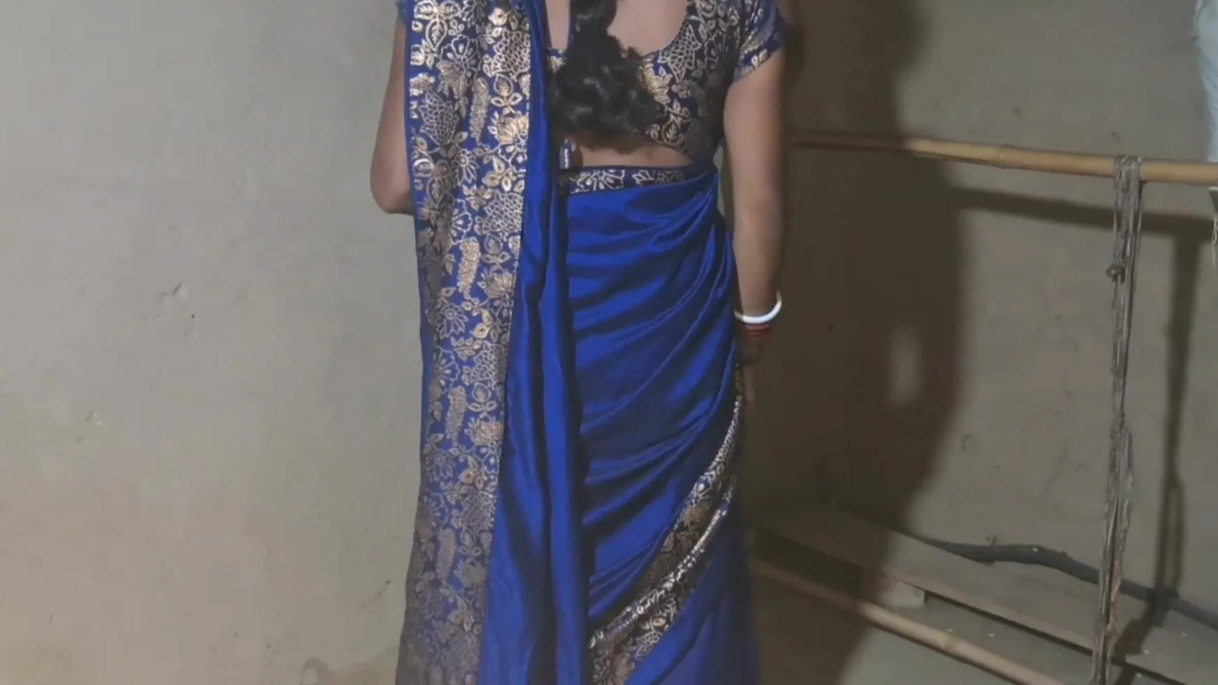 Busty Desi Indian Village Bhabhi Squeezing Her Wet Pussy 