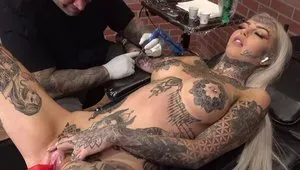 ALT Erotic - Tattooed Amber Luke masturbation in the bra 