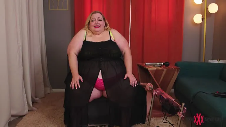 BBW XXX - Vivienne Rose Satisfies Herself By A Machine 