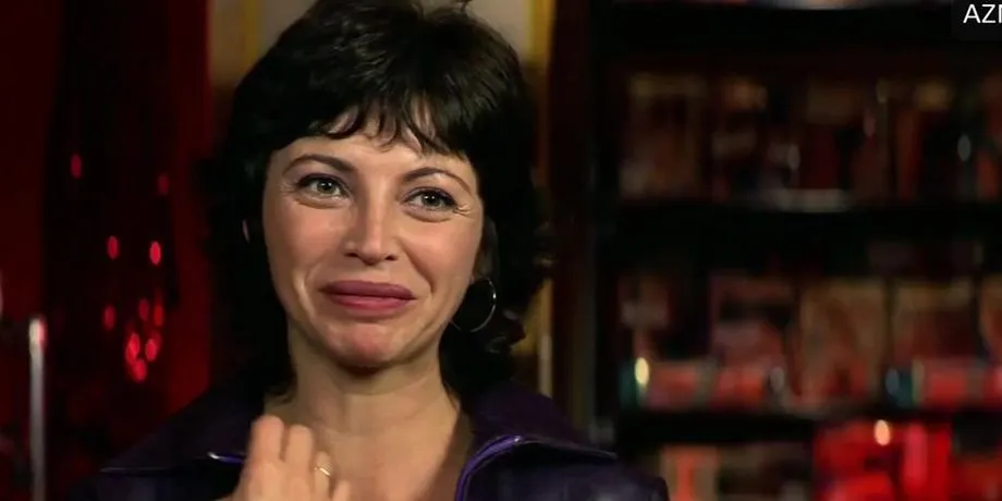 Neus Asensi Bikini Scene  in El Robo Mas Grande Jamas Contado 