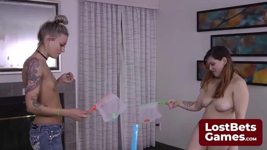 In a thrilling game of Strip Elefino, the usual height advantage is neutralized 