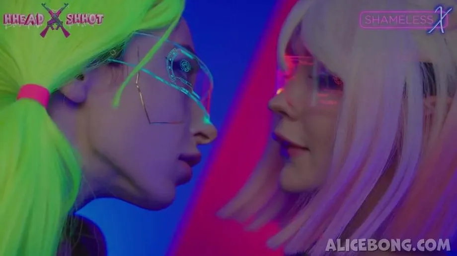 Two Hot Cyber Sluts Fuck Each Others Wet Pussies (Alice Bong) 