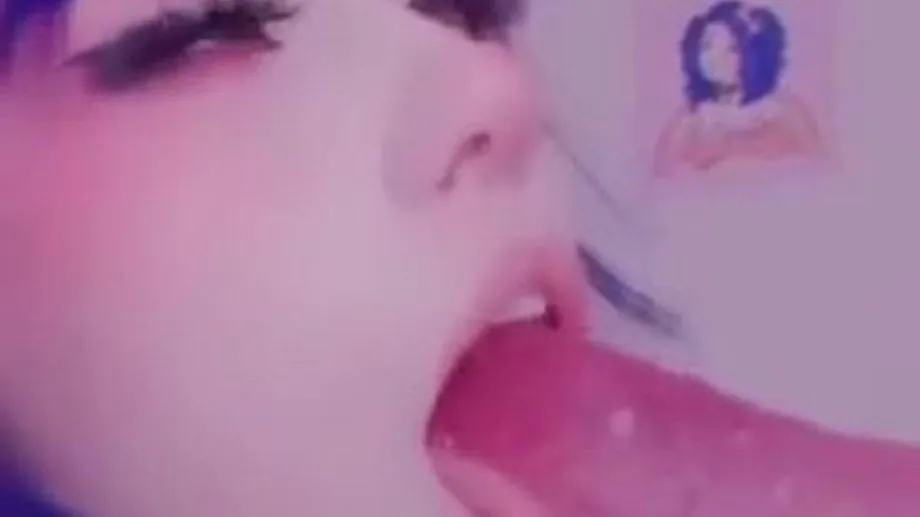 Koneko.Mari Face Fucking Herself With Dildo 