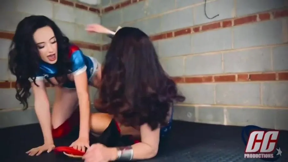 Wonder Woman Vs Power Girl 
