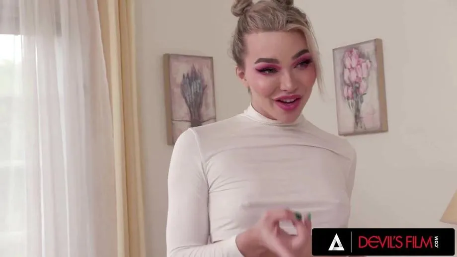 Stunning Trans Emma Rose gets Her Tight Ass Plumbed before getting Cum in Her... 