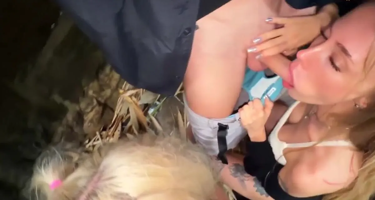 SpiriteMoon And Anastangel Give Outdoor Swapping Blowjobs 