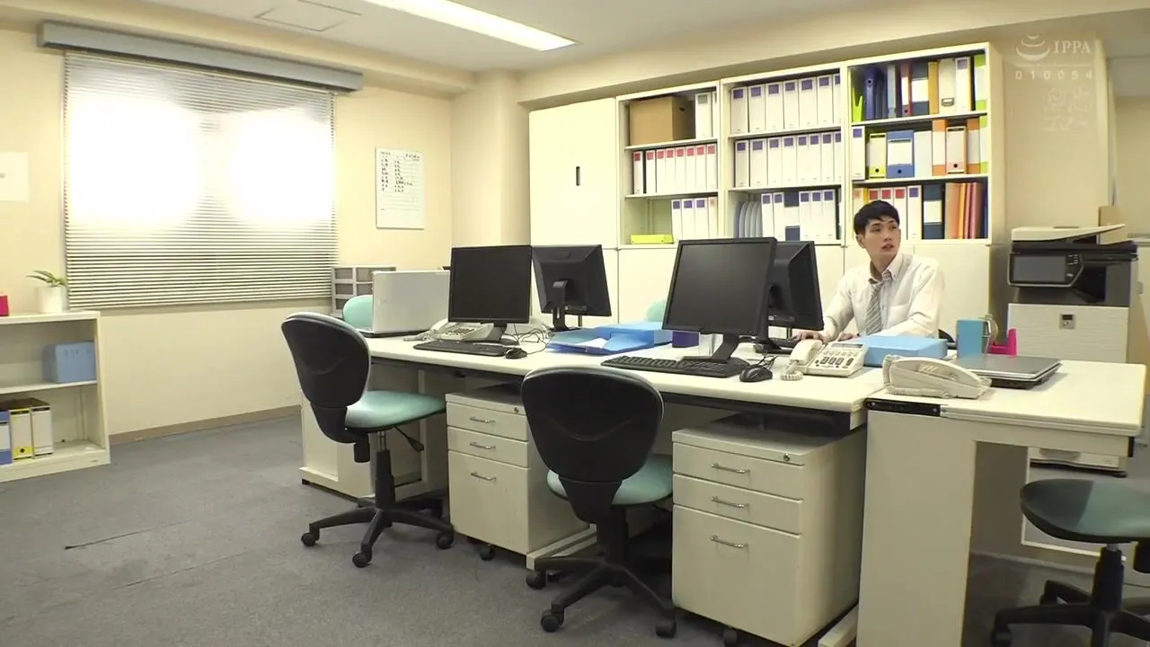 MEYD-723  Frustrated Sex Appeal In An Office 