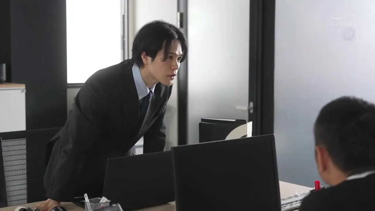 JUR-723 I've made my company's ordinary married woman accountant into my personal mistress, who makes my ``rich masochistic ejaculations'' flow. Nami Okimiya 