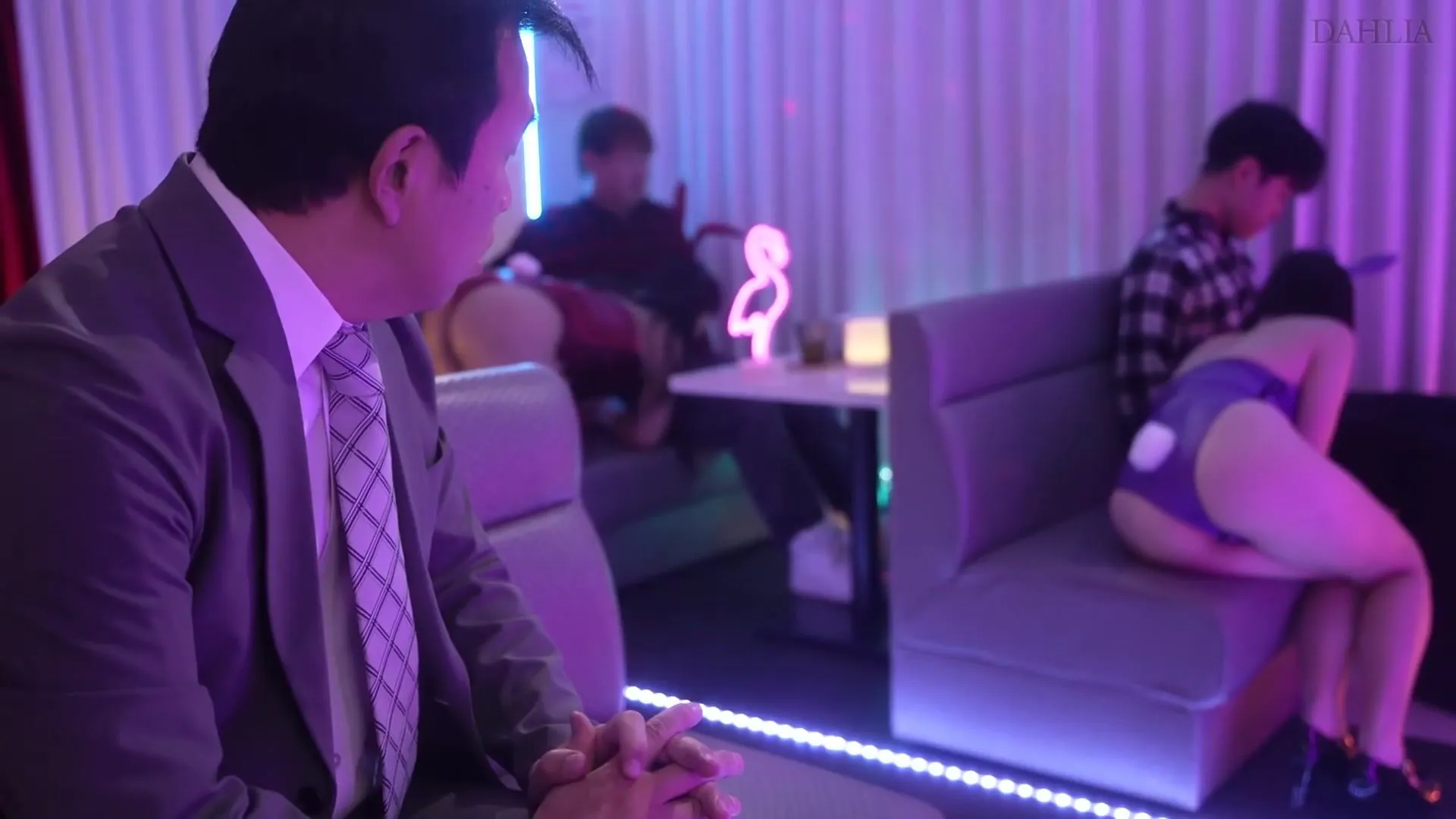 DLDSS-485 At a pin salon store, a slutty bunny shakes her ass and gives you a smooch, giving you a captivating blowjob Luna Tsukino 