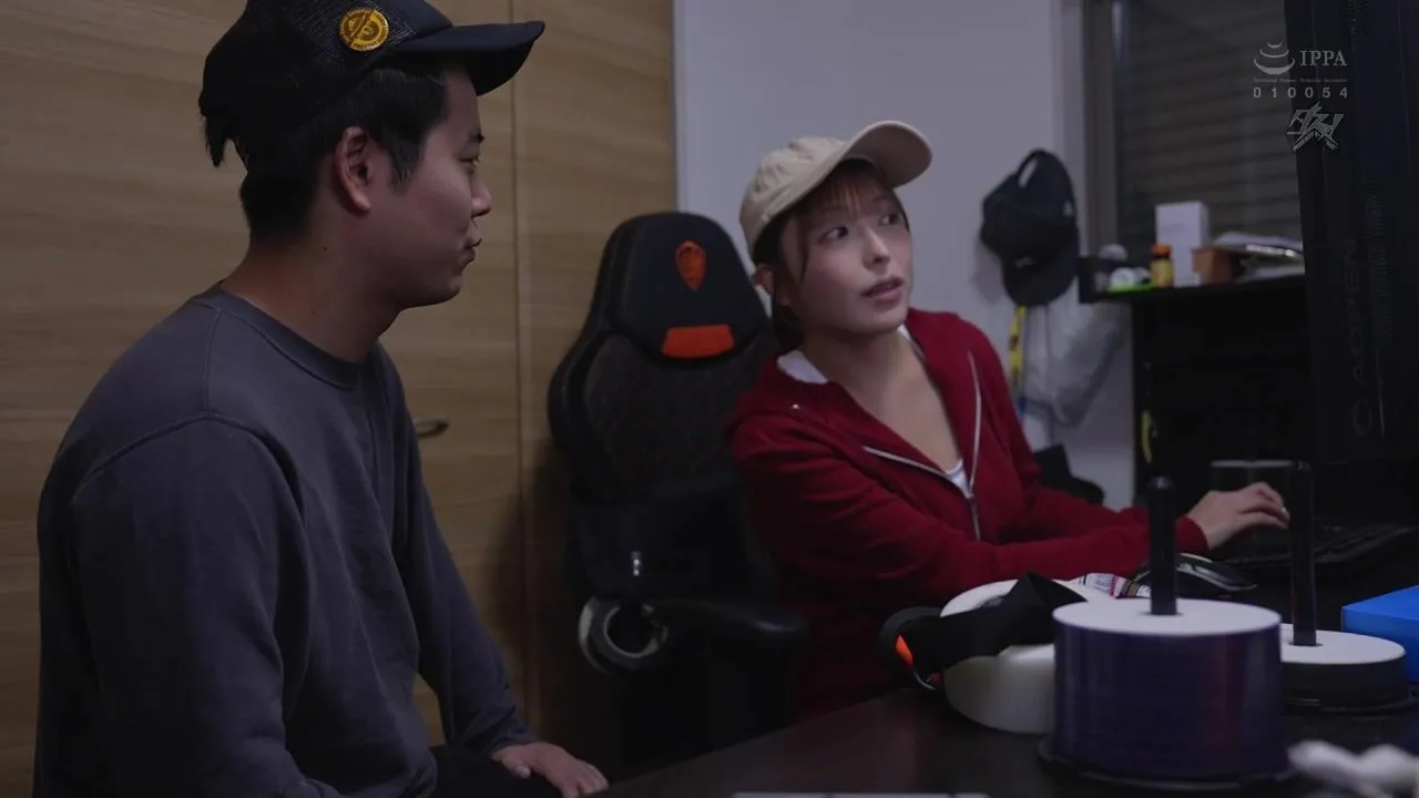 DSOD-005 If you're a female employee of an AV company, it's only natural that you get ra*** during work! and 