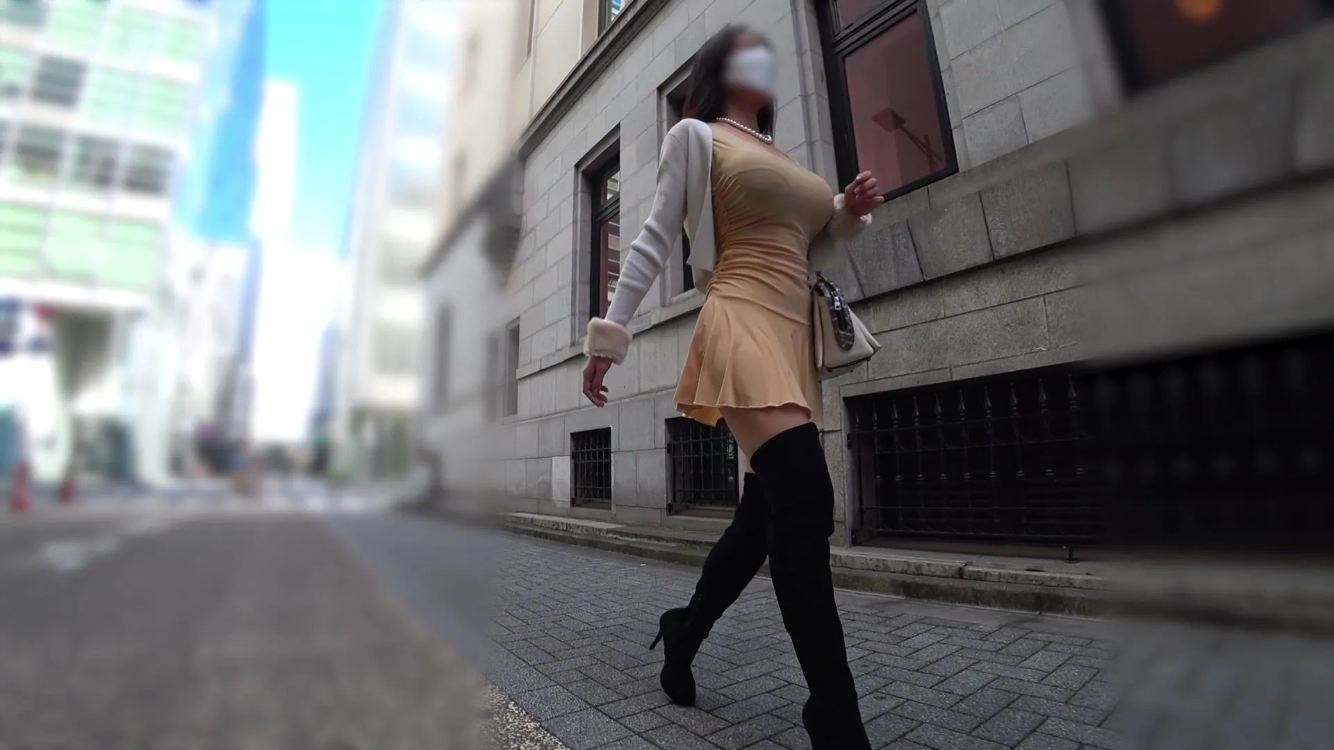 [Clothed: Bodycon flare dress, knee-high] The fluff dress worn by adult women is too erotic! ! ...I mean, what's going to stick out from my crotch? 