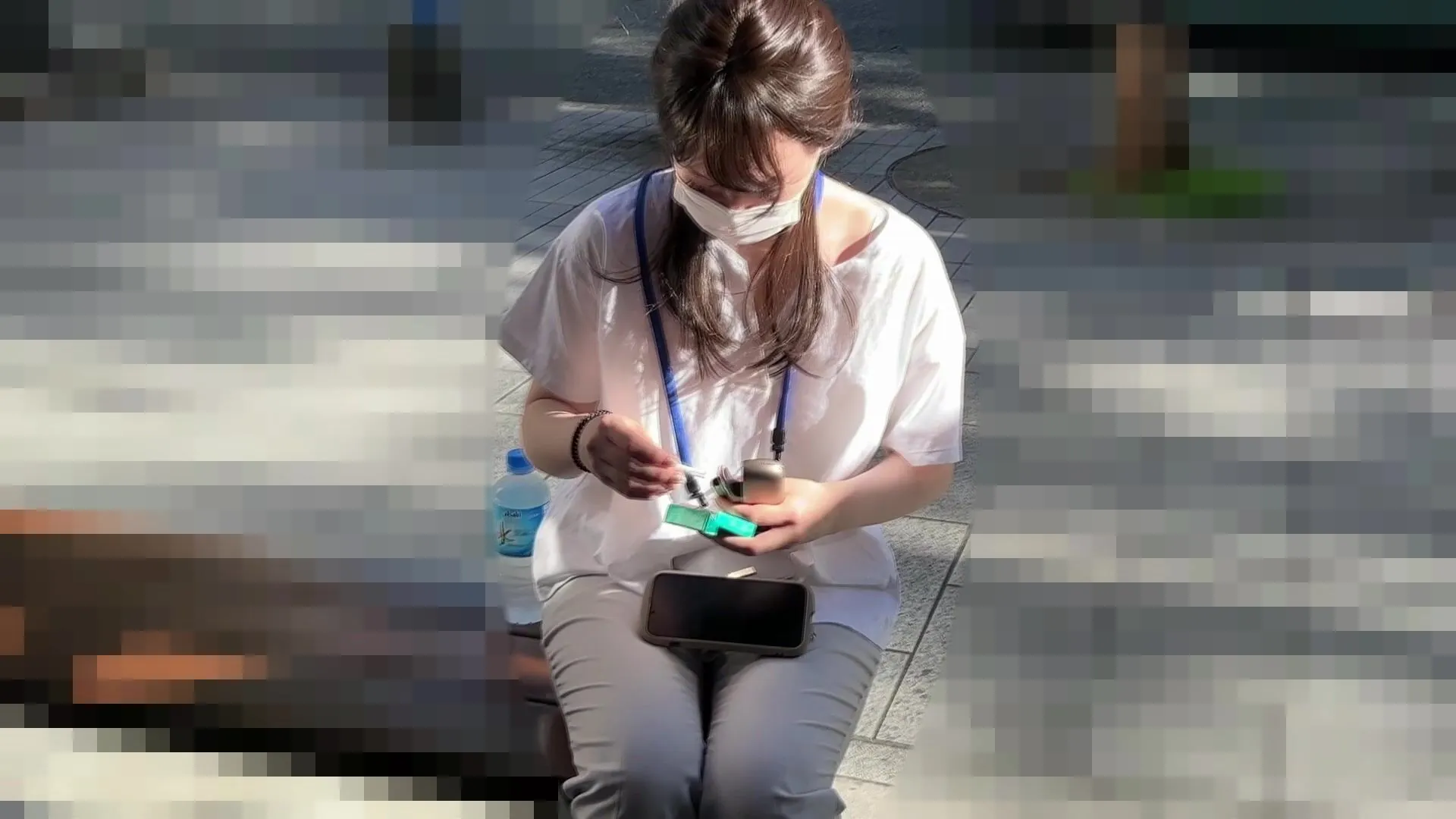 Pranking an office lady's chest through the gap in her shirt so that she won't be found out, [Film panty shots of her office colleague's breasts] 2 new D-cup designers + a cool and beautiful office worker voyeur jp 3 (2) 