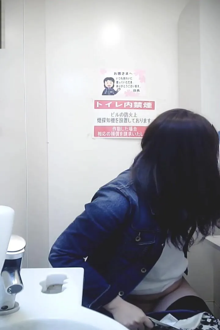 [Many beautiful ladies] Inside a certain building ★ This is le***!! It's amazing that a girl set it up ♥ Voyeur in the women's toilet ♥ 41 voyeur jp 180526 