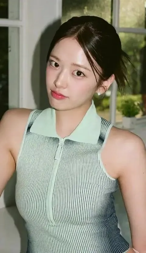 YUJIN SHOWS TITS 88951 1 KPOP ALLPOP 