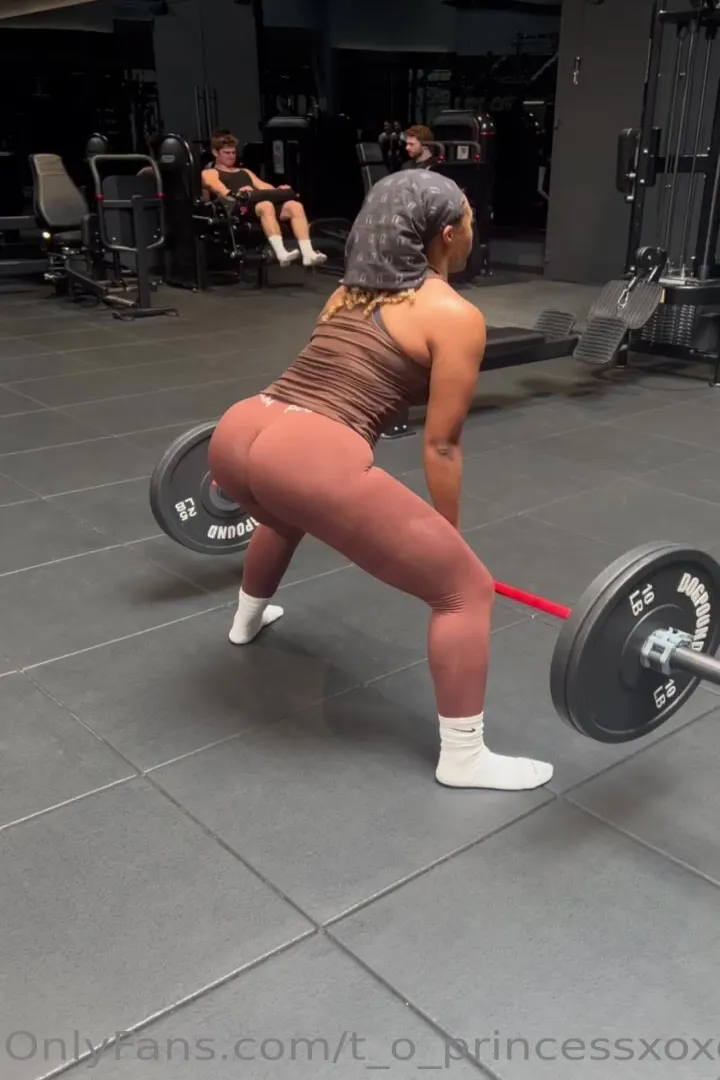 Kalani Rodgers Toning Up Her Ass 