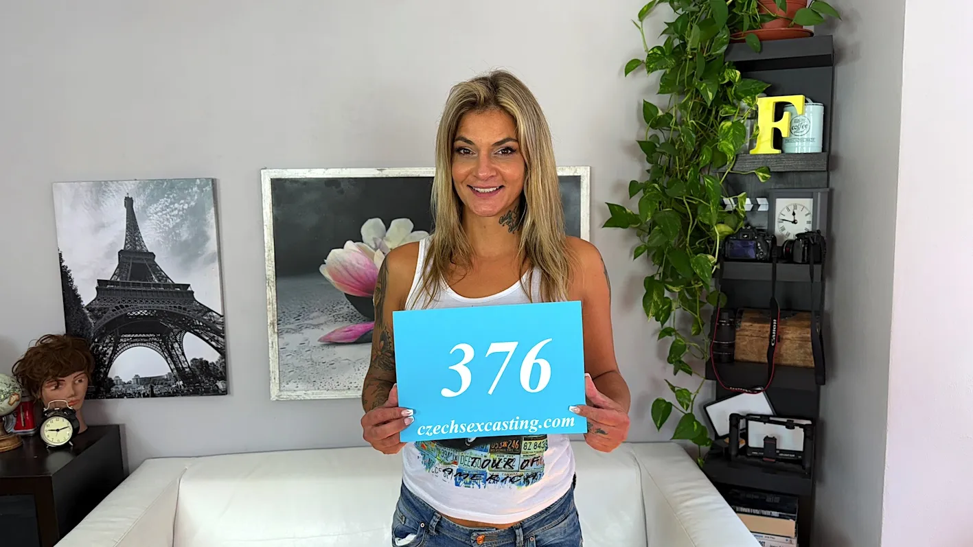Czech pornstar Klarisa Leone is back! 