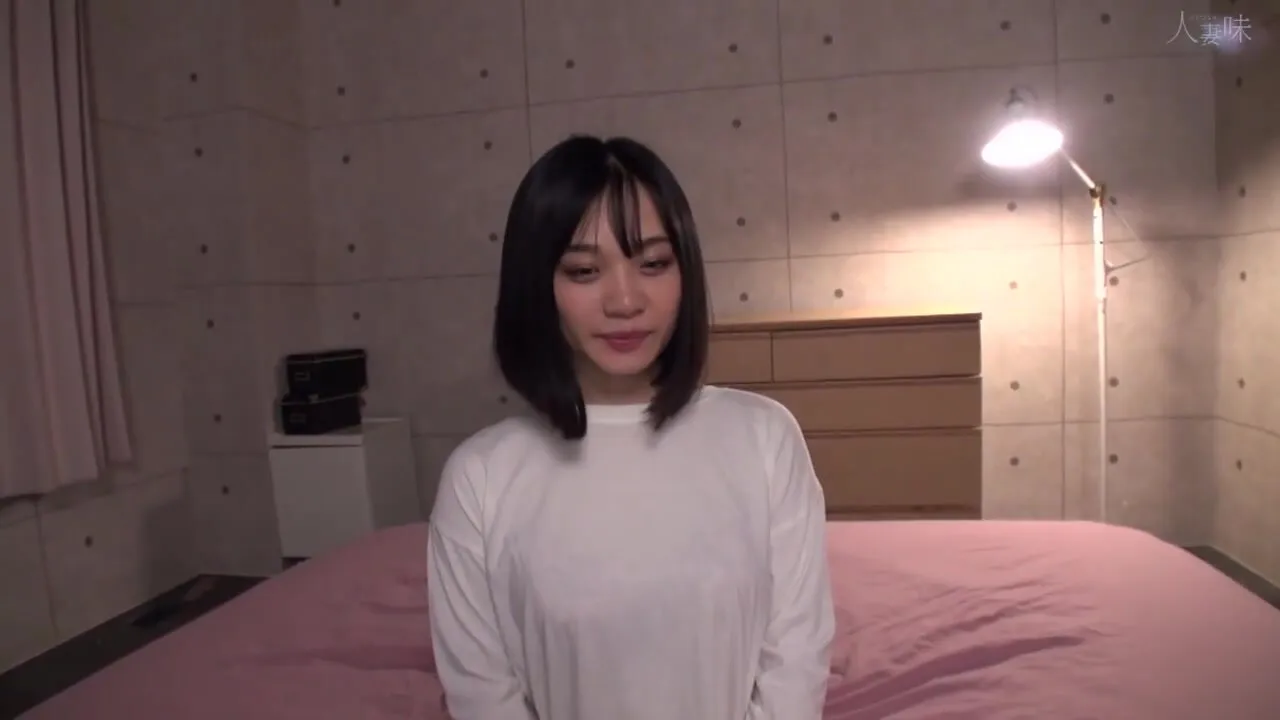 HTTM-014 Experienced beautiful wife seduces and takes a virgin’s first time after meeting him on SNS. Urara Kanon 