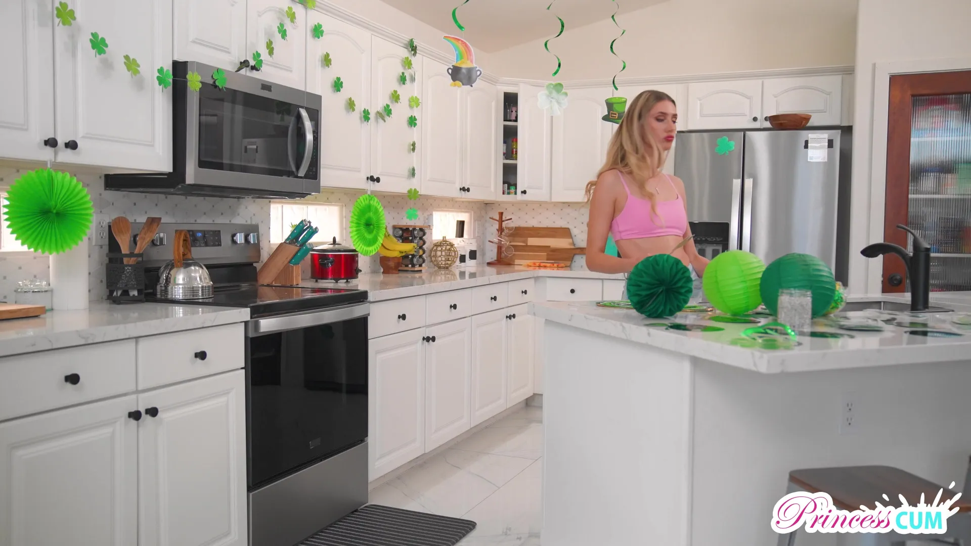 Emily Jade - Sucking Leprechaun Cock On St Paddy\'s Day 