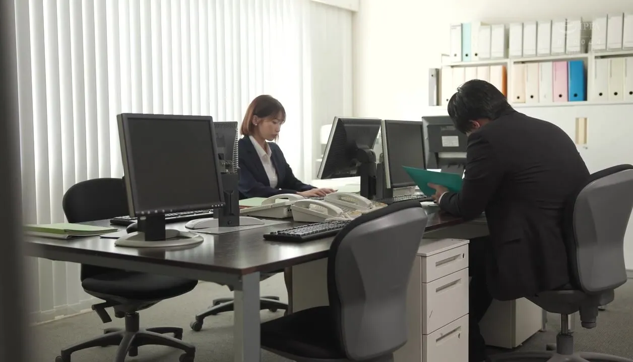 ATID-677 "The condom broke, so you have to take responsibility!" After a dr*** night with a coworker, what was supposed to be a one-night stand somehow turned into her becoming my girlfriend... Misono Waka 