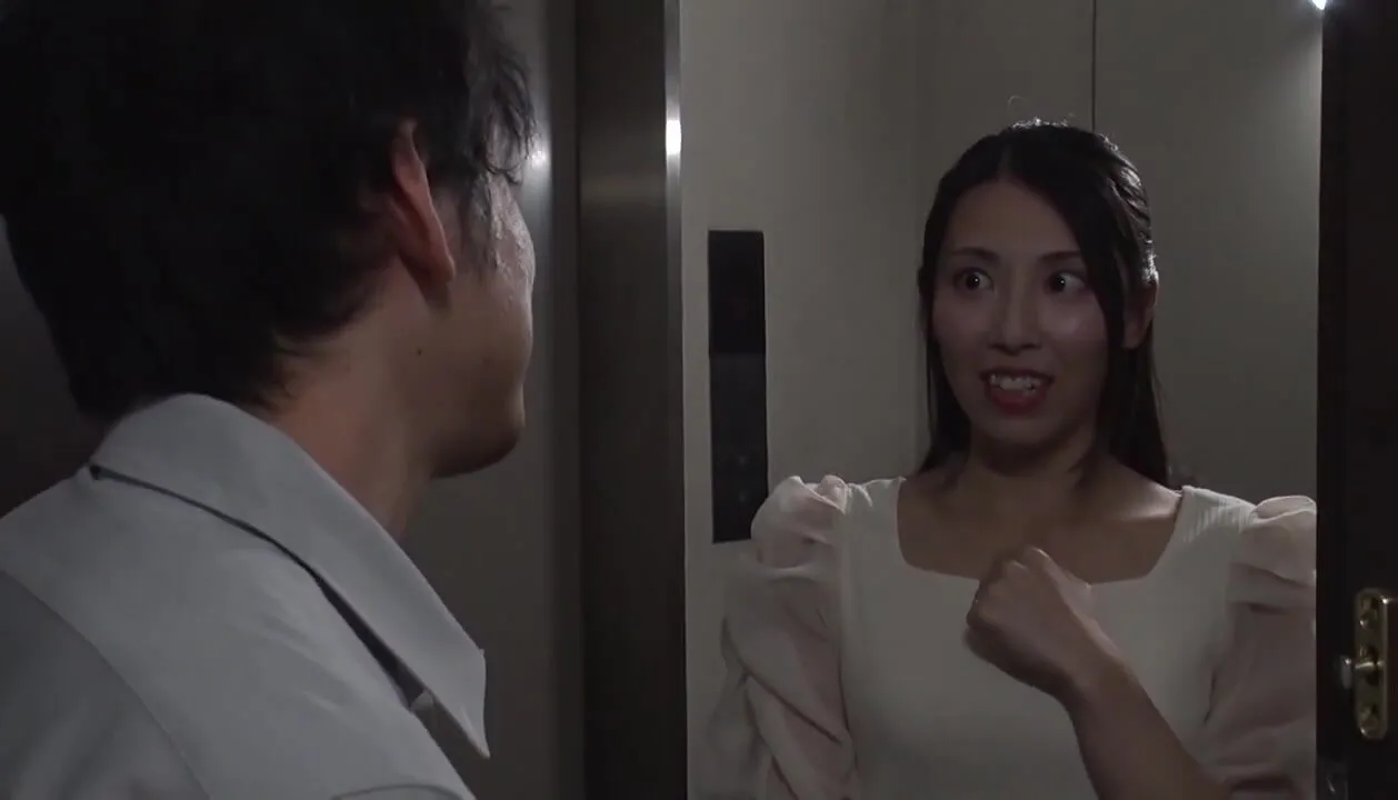 MCSR-617 Skillful and spicy treatments will awaken your sexual senses! Be careful not to cum too much! A beauty salon exclusively for married women 