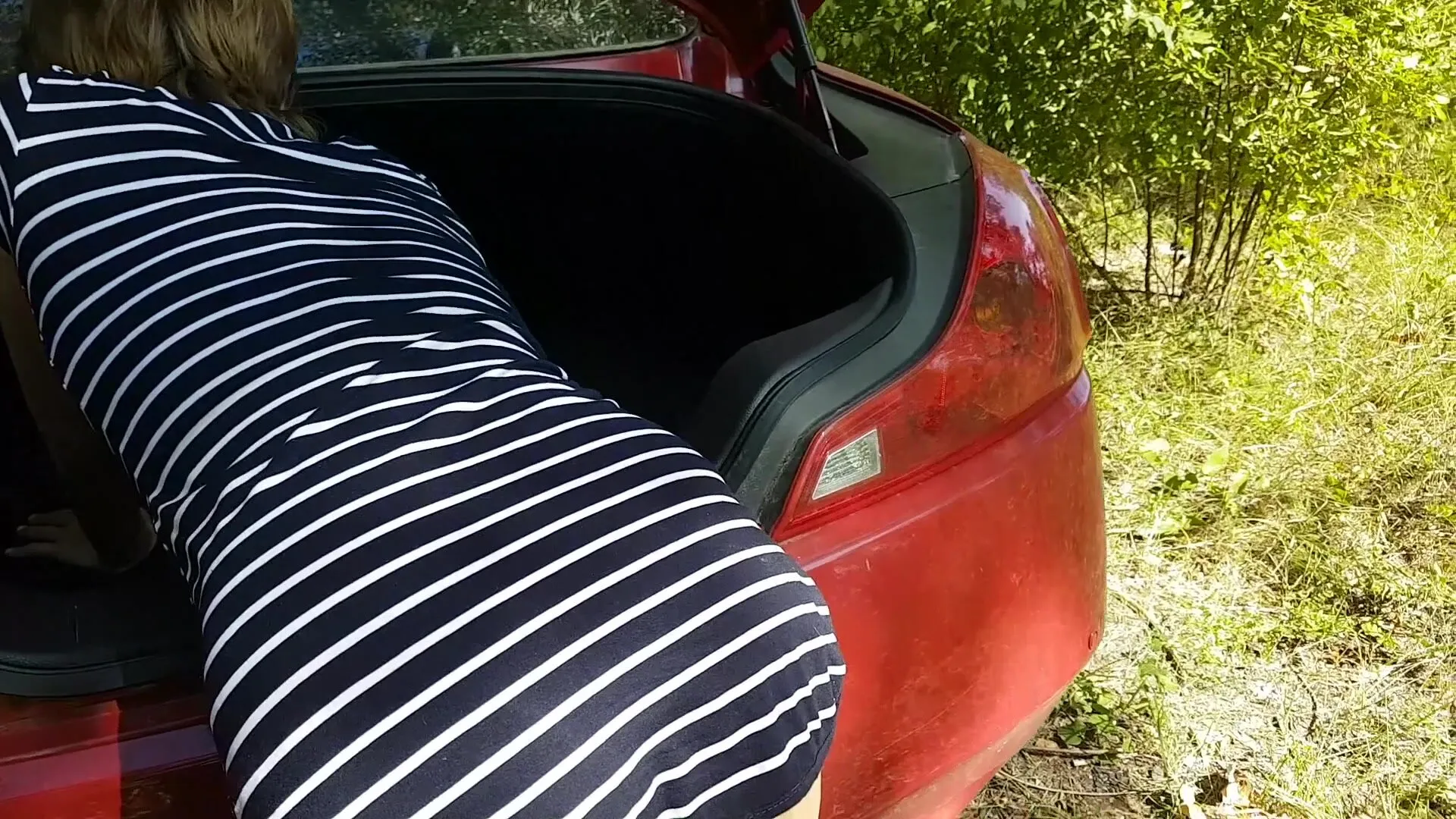 Yasmibutt - Hot MILF is Fucked Outdoors with Loud Moans and Huge Cumshot 