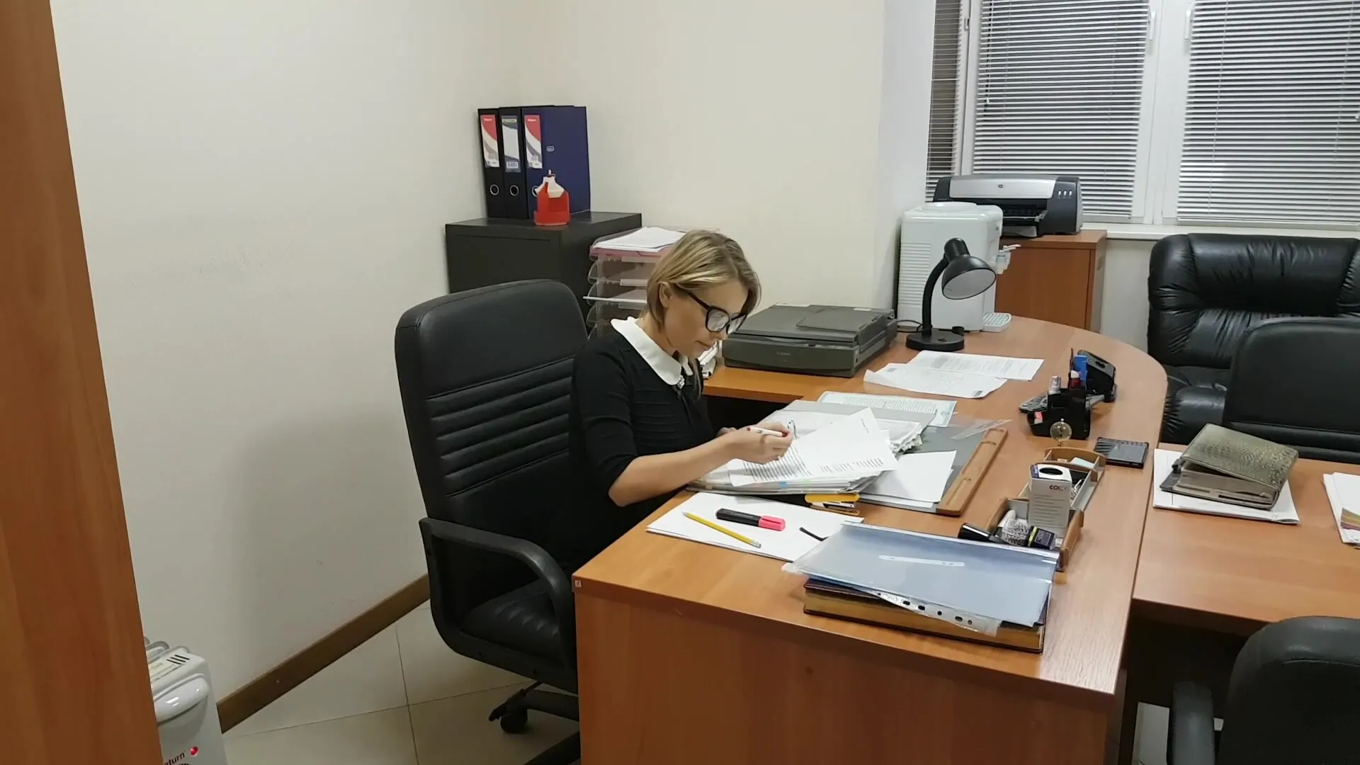 Yasmibutt - Hot Te*** Russian Secretary Sucks Big Dick of her Boss in Office and Swallow 
