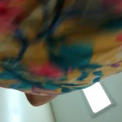 Upskirt rubia hermosa 