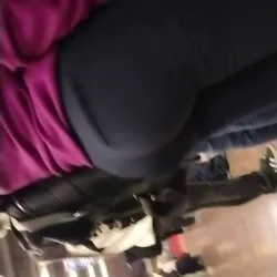 Vieja Madura Culona En El Metro 