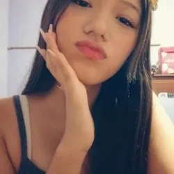 ?? Te gustaría follarme mi vagina y llenarte de semen mi carita de puta ?? 