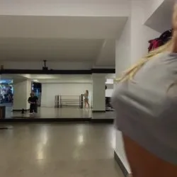 Super Buff Female Bodybuilder 