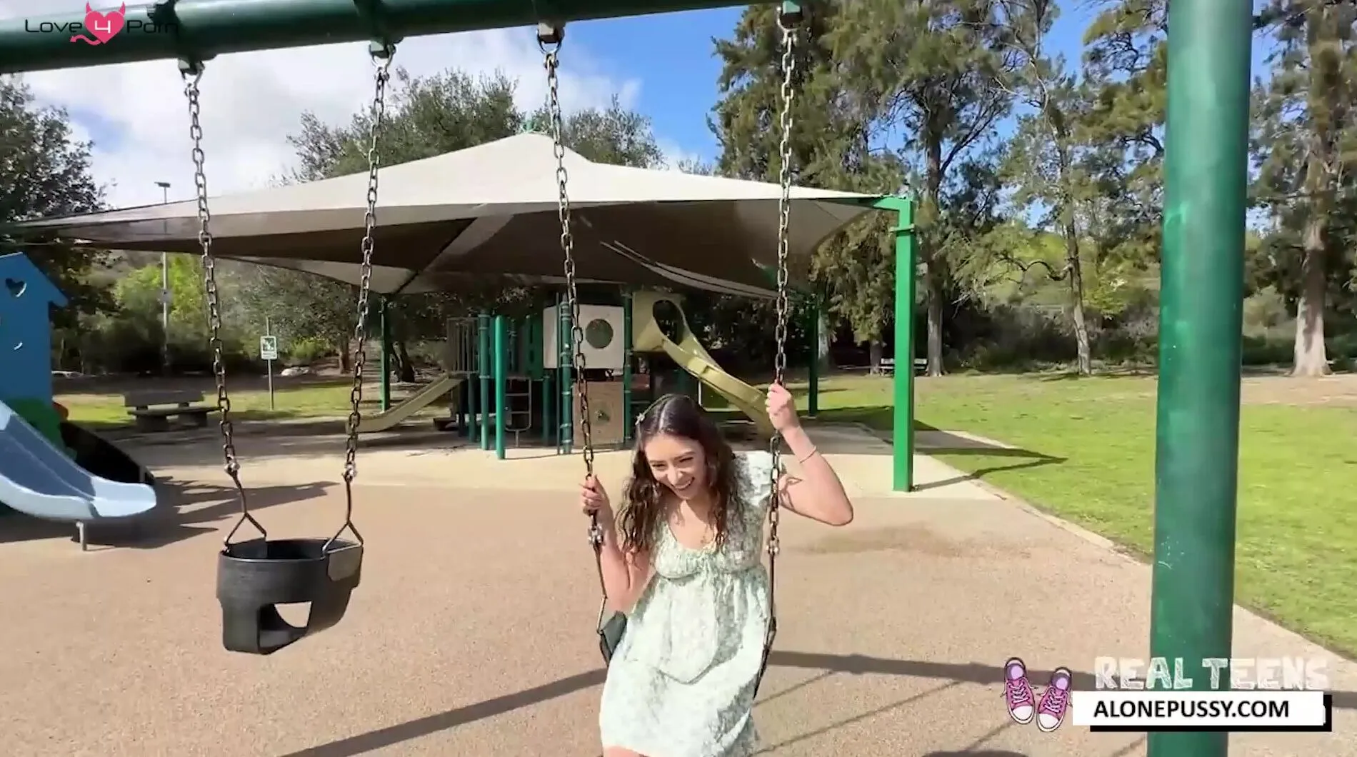 Amber summer plays in public and gets a creampie_1 