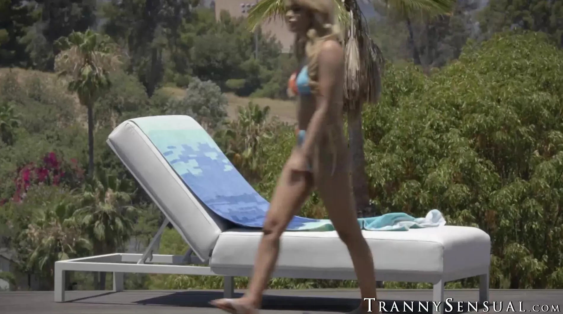 Shemale superstar Erica Cherry bangs desperate blonde lady Destiny Cruz 