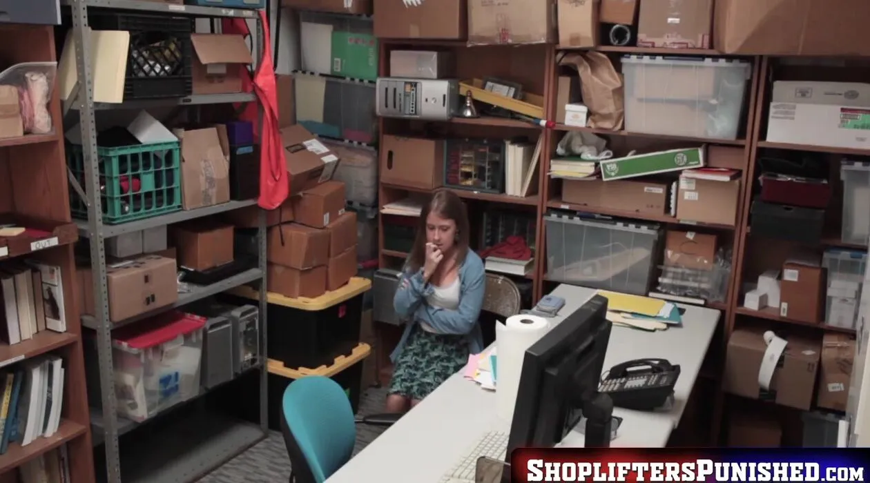 ShopliftersPunished.com - Brooke Bliss slammed deep by big dick cop in the office tak 