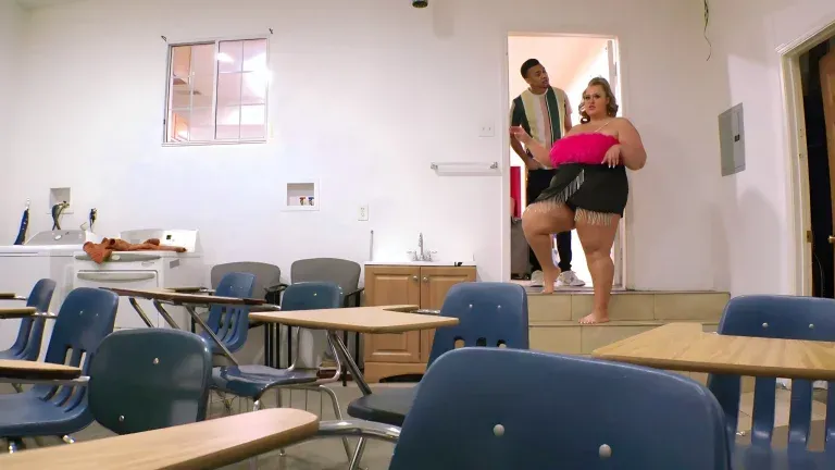 Veronica Jumps A Black Dude\'s Bones 