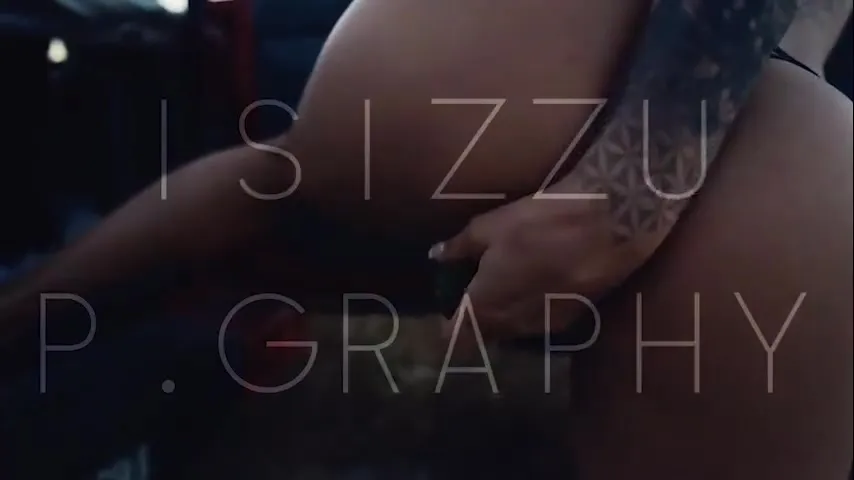 Look how she fuck her pussy with a cucumber 