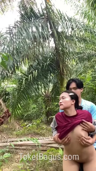 Ibu Tiri Dan Anak Tiri Ngewe Di Kebun Sawit Part2 