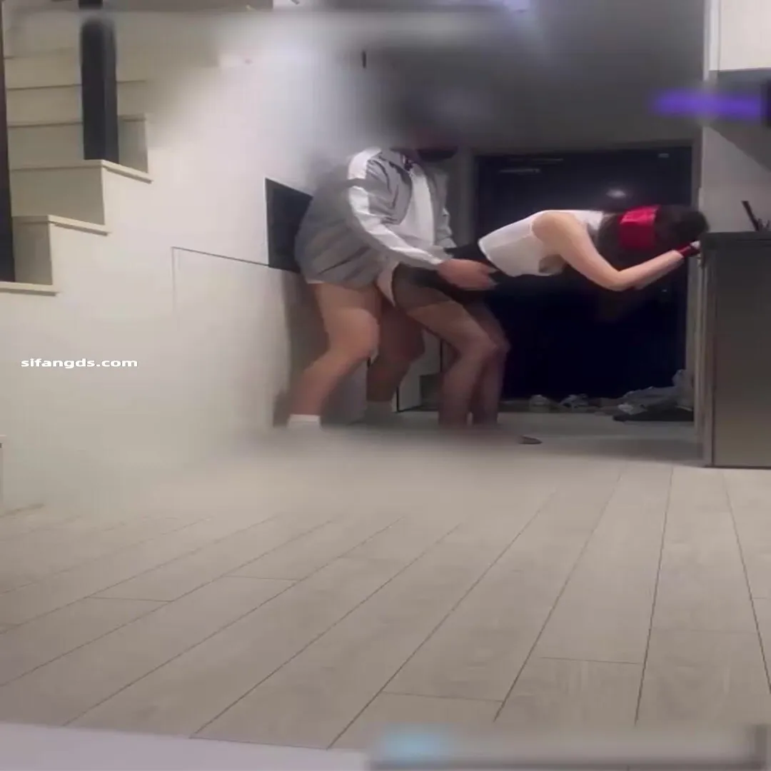 ⚫️The latest benefits of the top cuckold couple [Jenny and his wife], multi-person sports 3P chaotic mating, really seducing the delivery man_ (4) 