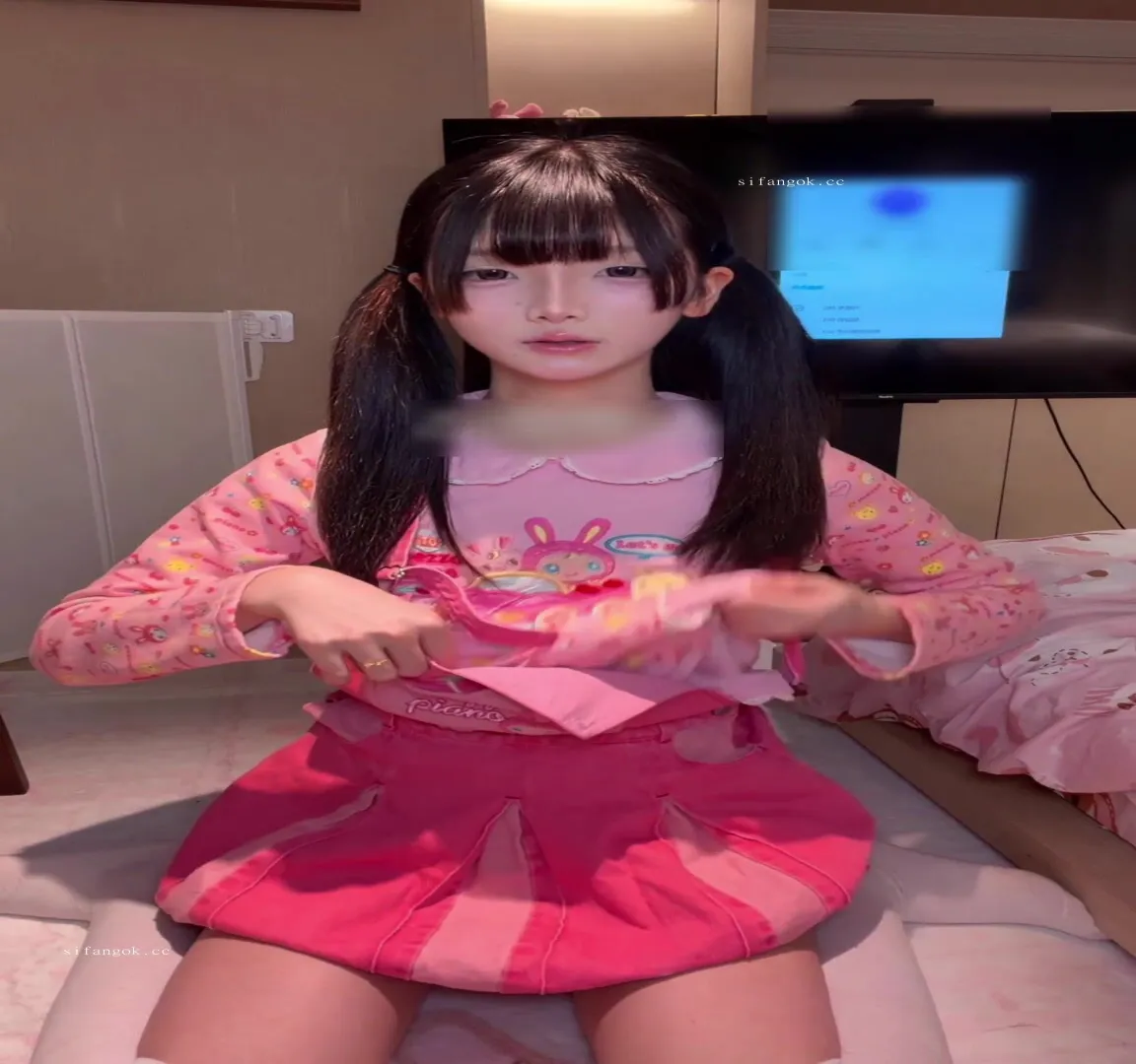 ⚫️The most pure and beautiful young girl [Gold Coin Ba***] is the latest custom-made work worth a thousand yuan. The daughter wears double ponytails, and the hairless tender pussy is spread to completely liberate the output. 