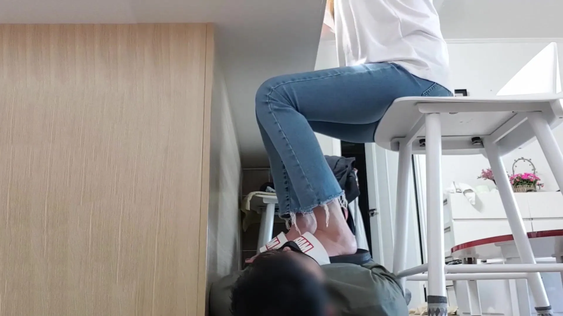 Princess New Spring - Human Footrest For Meal – ASIAN FEMDOMS _ ASIAN FEET MISTRESS 