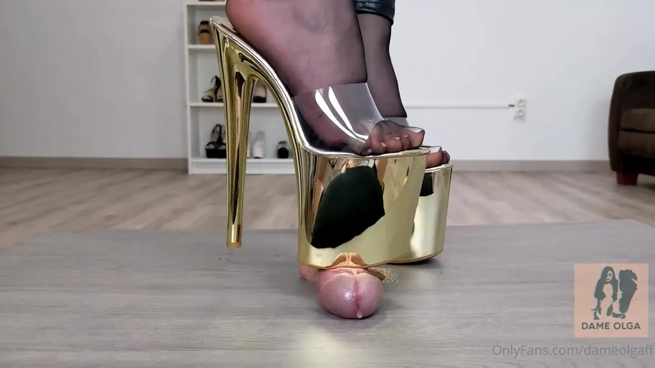 Dame Olgas Fetish Clips - Shoejob in Platform Mules on Trampling Table 