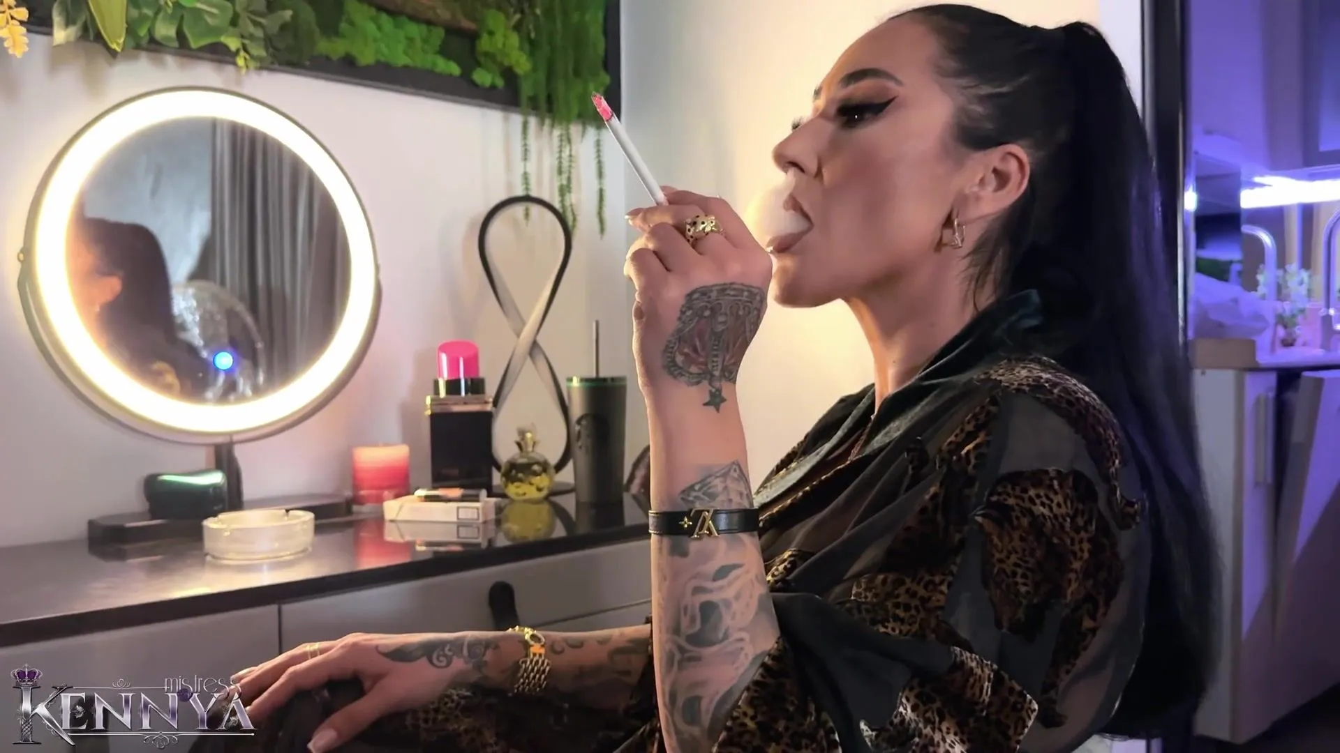 Mistress Kennya - My vibe before taking you out for shopping 