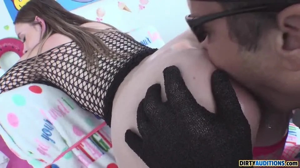 Khloe Craves A Backdoor Entry  